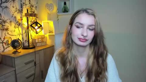 Snapshot of hot_1nina chatting on 11.10.25 NINA online show from 11.10.25