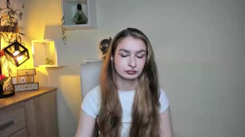 Snapshot of hot_1nina chatting on 11.18.25 NINA online show from 11.18.25