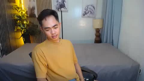 Snapshot of hot_8inchtwink chatting on 10.05.25 Rylle online show from 10.05.25