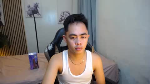 Snapshot of hot_8inchtwink chatting on 10.11.25 Rylle online show from 10.11.25