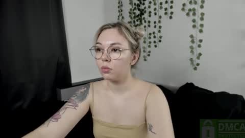 Snapshot of hot_babayaga chatting on 10.04.25 online show from 10.04.25