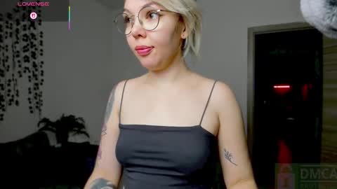 Snapshot of hot_babayaga chatting on 10.27.25 online show from 10.27.25