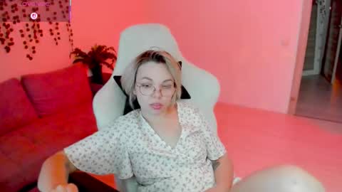 Snapshot of hot_babayaga chatting on 11.04.25 online show from 11.04.25