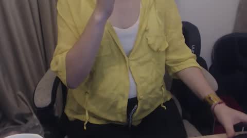 Snapshot of hot_bruny chatting on 11.07.25 Bruny online show from 11.07.25