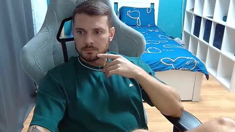 hot_cap_77 online show from 10.14.25