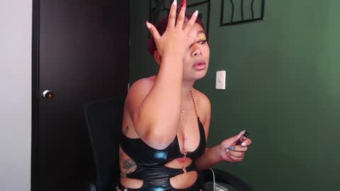 Snapshot of hot_chocolate_4u chatting on 04.13.26 hot chocolate 4u online show from 04.13.26