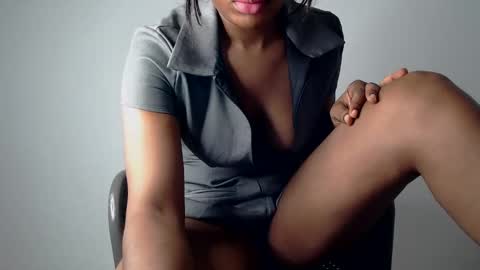 sonia  mis choco online show from 12.19.24
