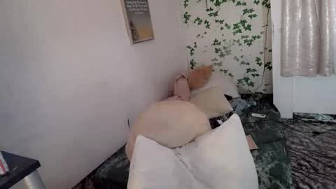 its me CLAUDIA online show from 10.09.25