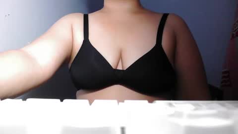 Snapshot of hot_clit28 chatting on 10.19.25 ana online show from 10.19.25