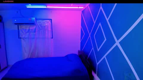 Hot Couple online show from 10.11.25