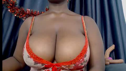 Snapshot of hot_ebonyxxx chatting on 10.15.25 Vivian online show from 10.15.25