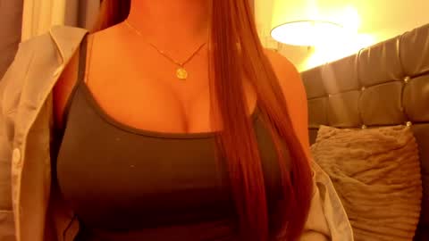 Snapshot of hot_fucking_lee chatting on 03.24.26 kelly lee online show from 03.24.26