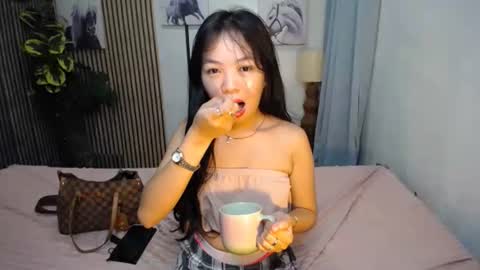 Snapshot of hot_ice_cube chatting on 09.26.25 Ms Yen online show from 09.26.25