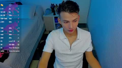 Snapshot of hot_latin_temptation chatting on 06.11.26 Alejandro online show from 06.11.26
