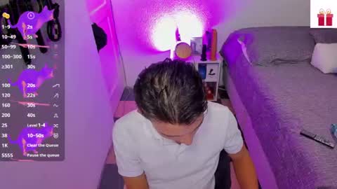 Snapshot of hot_latin_temptation chatting on 07.18.26 Alejandro online show from 07.18.26