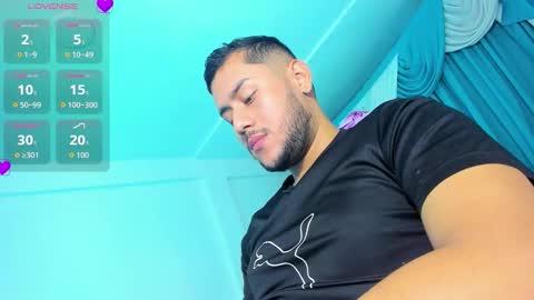 Snapshot of hot_latino_boy_ chatting on 11.24.25 Alejandro online show from 11.24.25
