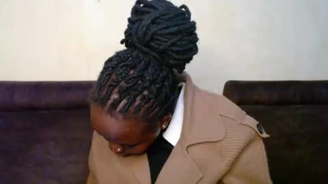 Snapshot of hot_linahh chatting on 11.05.25 Linah online show from 11.05.25