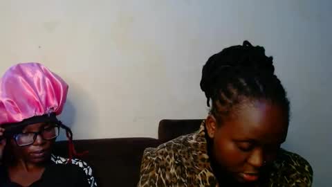 Snapshot of hot_linahh chatting on 11.10.25 Linah online show from 11.10.25