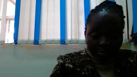 Snapshot of hot_linahh chatting on 11.11.25 Linah online show from 11.11.25