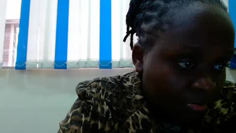 Snapshot of hot_linahh chatting on 11.12.25 Linah online show from 11.12.25