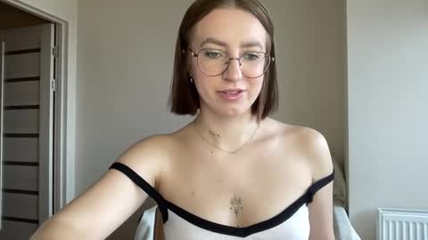 Snapshot of hot_lliinns chatting on 12.19.24 Lina online show from 12.19.24