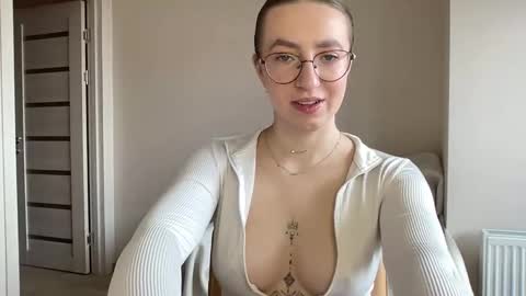 Snapshot of hot_lliinns chatting on 12.21.24 Lina online show from 12.21.24