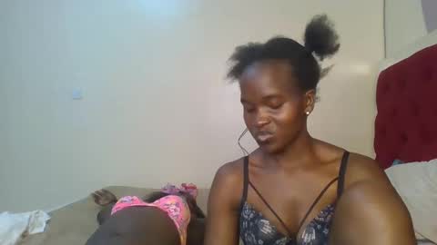 Snapshot of hot_petite1 chatting on 06.11.26 Hot petite online show from 06.11.26