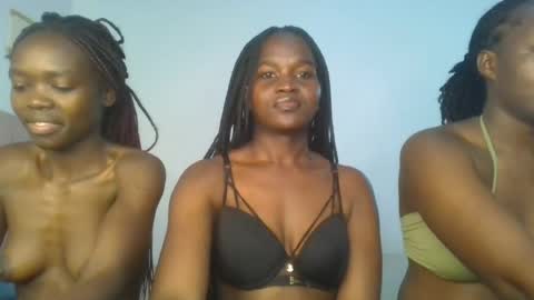 Snapshot of hot_petite12 chatting on 06.29.26 Petite online show from 06.29.26