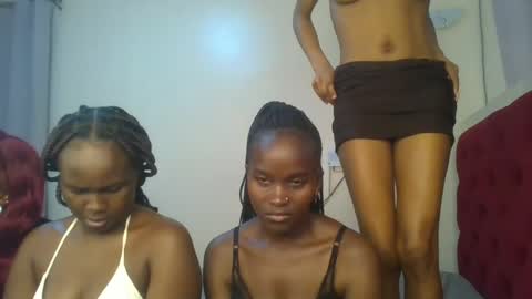 Snapshot of hot_petite12 chatting on 07.12.26 Petite online show from 07.12.26