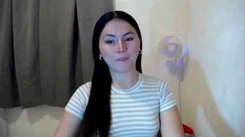 Snapshot of hot_precious_nikki chatting on 11.05.25 Nikki online show from 11.05.25