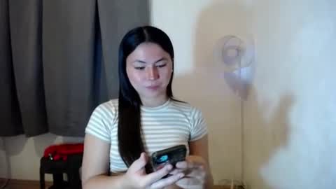 Snapshot of hot_precious_nikki chatting on 11.05.25 Nikki online show from 11.05.25