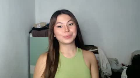 Snapshot of hot_precious_nikki chatting on 04.28.26 Nikki online show from 04.28.26