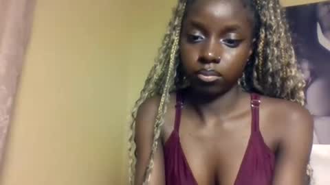 Snapshot of hot_pussy_ebony chatting on 10.31.25 hot_pussy_ebony online show from 10.31.25