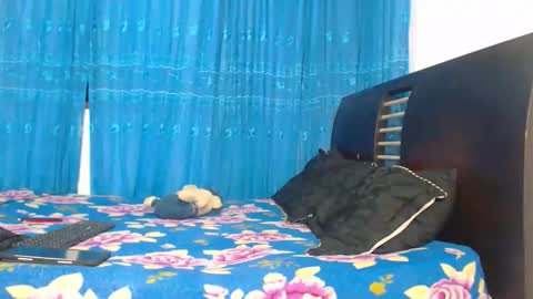 Snapshot of hot_sharks__ chatting on 10.06.25 Hot Sharks online show from 10.06.25