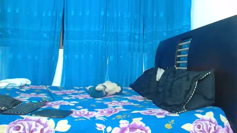 Snapshot of hot_sharks__ chatting on 10.08.25 Hot Sharks online show from 10.08.25