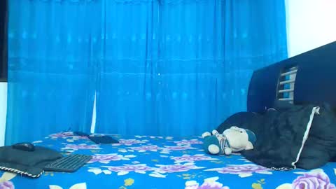 Snapshot of hot_sharks__ chatting on 10.16.25 Hot Sharks online show from 10.16.25