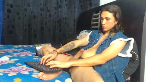 Snapshot of hot_sharks__ chatting on 11.02.25 Hot Sharks online show from 11.02.25