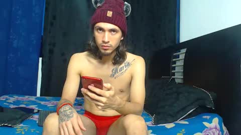 Snapshot of hot_sharks__ chatting on 11.10.25 Hot Sharks online show from 11.10.25