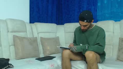 Hot Sharks   online show from 02.04.26