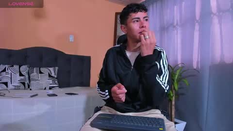 hot_twinks83 online show from 03.02.25