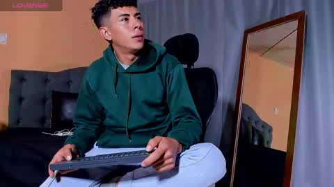 hot_twinks83 online show from 03.10.25