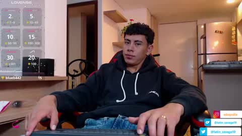 hot_twinks83 online show from 09.10.25