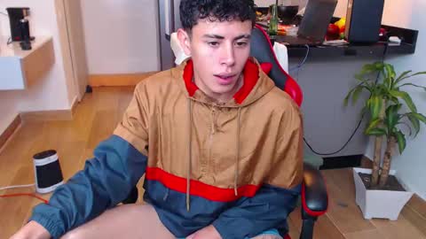 hot_twinks83 online show from 09.16.25