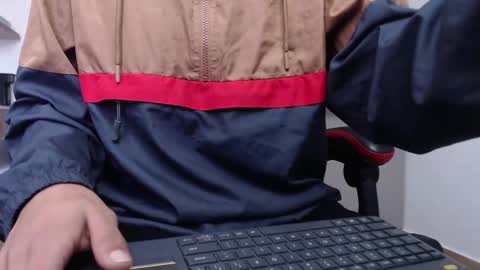 hot_twinks83 online show from 09.17.25