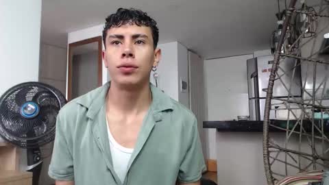 hot_twinks83 online show from 09.19.25