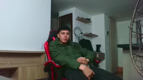 hot_twinks83 online show from 09.22.25