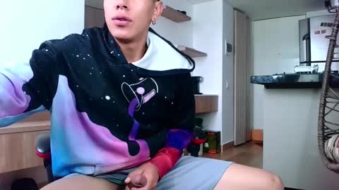 hot_twinks83 online show from 09.27.25