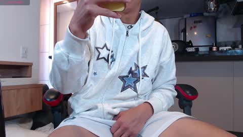 Snapshot of hot_twinks83 chatting on 10.21.25 hot_twinks83 online show from 10.21.25