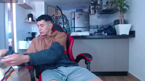 Snapshot of hot_twinks83 chatting on 10.22.25 hot_twinks83 online show from 10.22.25