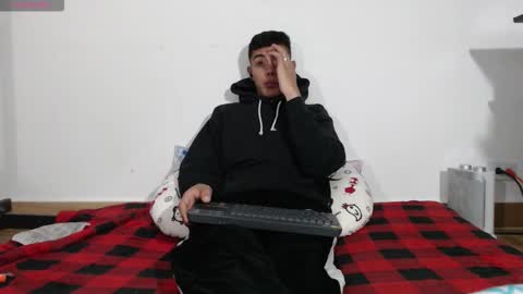 Snapshot of hot_twinks83 chatting on 11.05.25 hot_twinks83 online show from 11.05.25